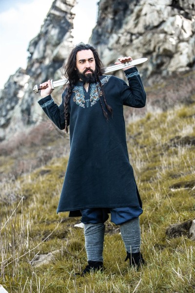 Wikinger Tunika "Snorri" mit Urnes-Stil Handstickerei