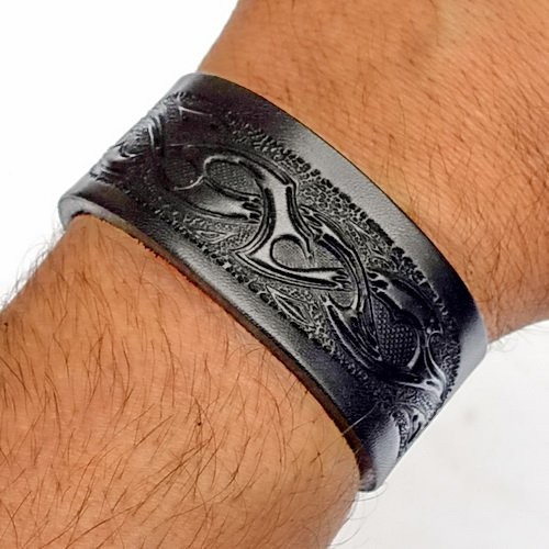Leder-Armband in 3 cm Breite - geprägt Tribal
