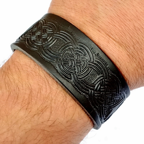 Leder-Armband in 3 cm Breite - geprägt Flechtband